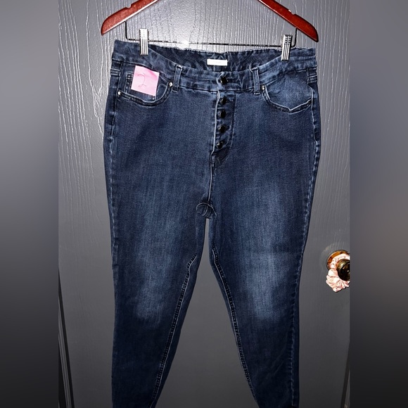 m jeans by maurices™ Limitless Jeggings— Large - Picture 1 of 6